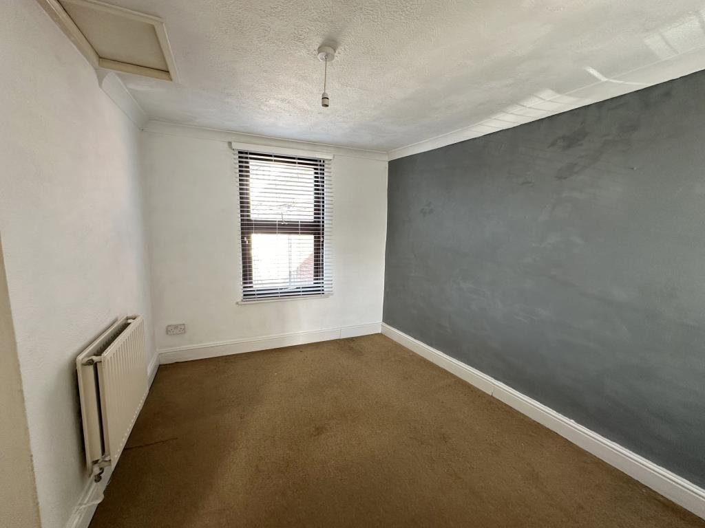 Lot: 73 - MIXED COMMERCIAL AND RESIDENTIAL UNIT FOR INVESTMENT - Flat Bedroom